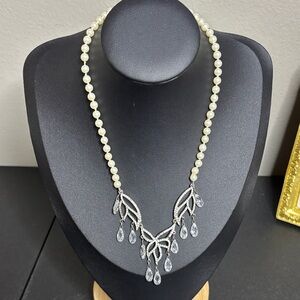 NWT Carolee Elegant Pearl and Silver Necklace